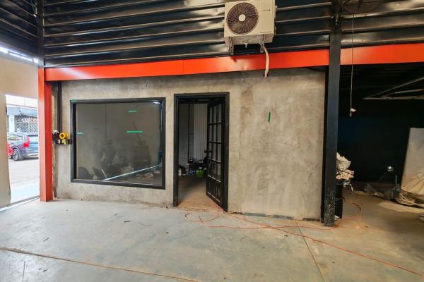 For sale lot / warehouse in chanis