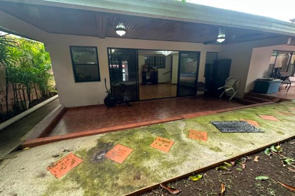 Se vende casa en hato pintado, pueblo nuevo
