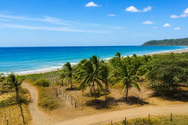 Se vende terreno titulado frente a la playa en cambutal