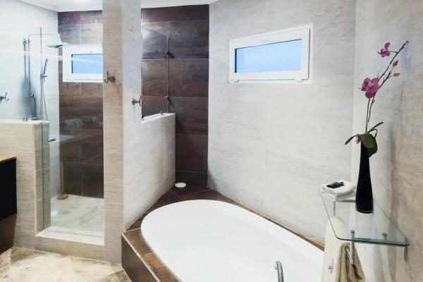 Beachfront mansion with pool in la barqueta