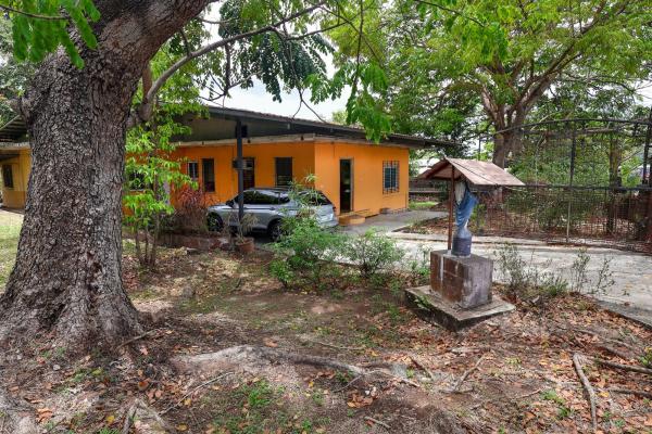 Land for sale with construction on thetransístmica