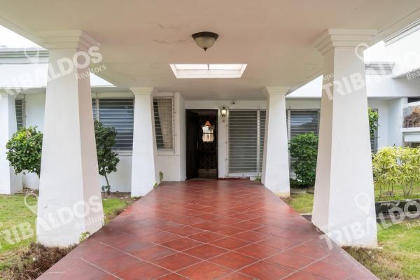 Venta de casa con amplio terreno en altos del golf, parque lefevre