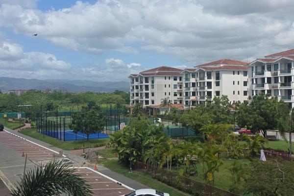 Venta de apartamento en ph costamare, costa sur