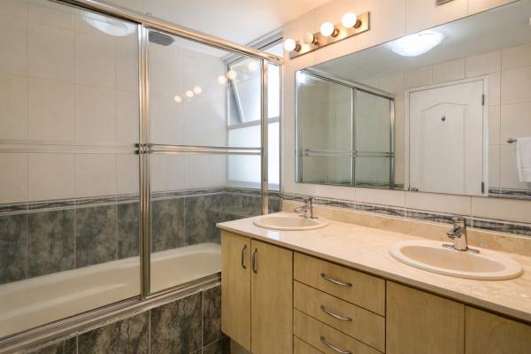 Apartamento frente al mar en venta , ph la ensenada farallón