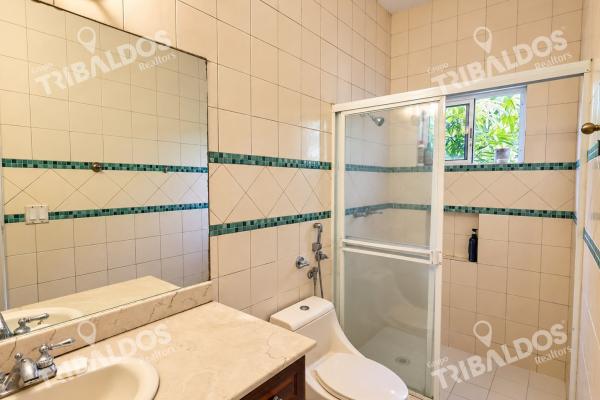 Sale of 2 houses in 1 in costa del este