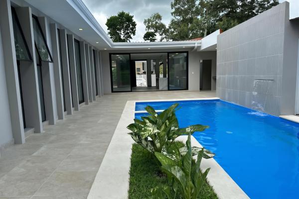 Casa en playa coronado 396k acceso a cancha golf etapa final construcción