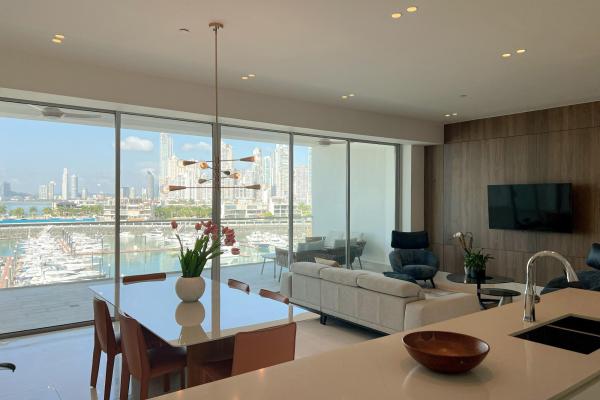Apartamento con luz natural y vistas a la marina en bcr