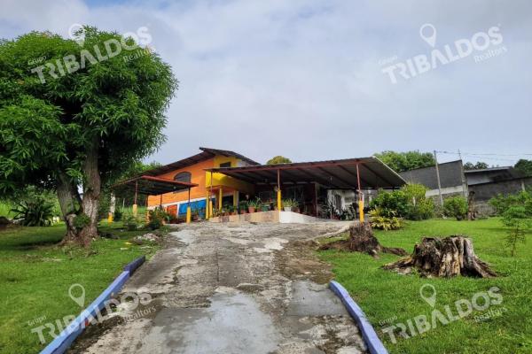 Venta de terreno con mejoras en pueblo nuevo