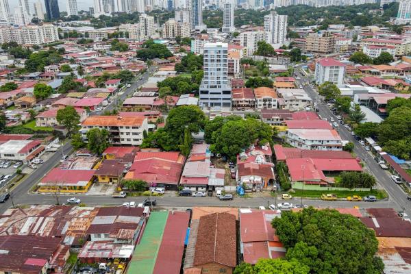 Venta de terreno comercial en parque lefevre