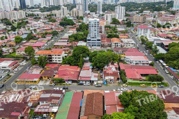 Venta de terreno comercial en parque lefevre
