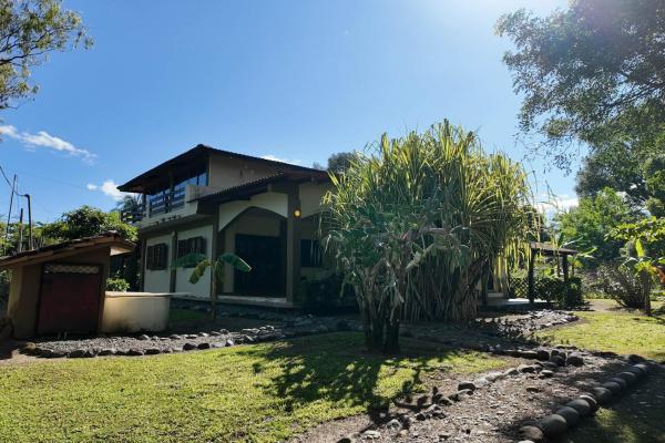 Home with 3 apartments, lagoon access
