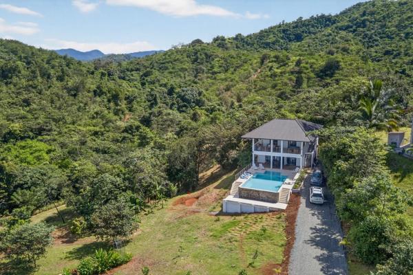 Turnkey ocean-view luxury villa in sea view hills