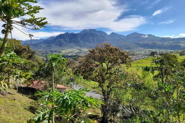 Prime volcán lot for sale