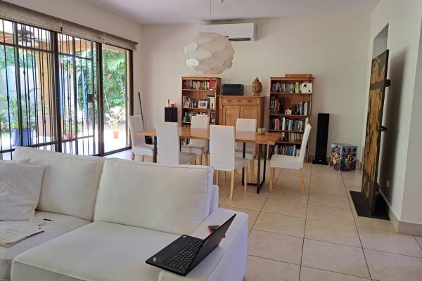 Alquilo embassy club casa forest estate