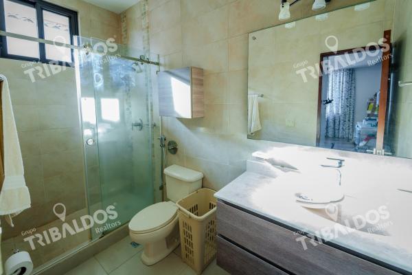 Venta de casa en ph embassy club, clayton