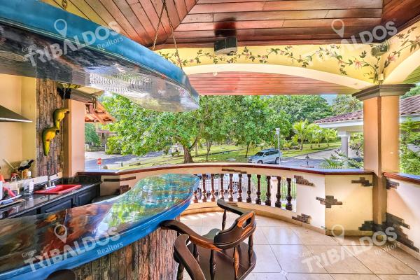 Venta de amplia casa en albrook