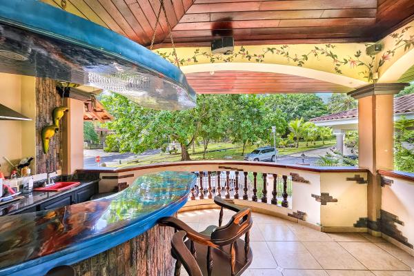 Venta de amplia casa en albrook
