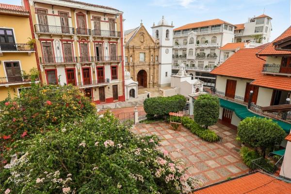 Venta de apartamento con elevador y estacionamiento en casco antiguo