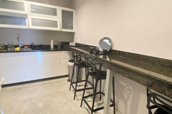 Se vende oficina remodelada en balboa office center