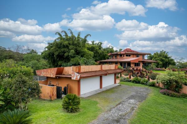 Finca de inversión en las tierras altas con concesión de aguas poco comunes
