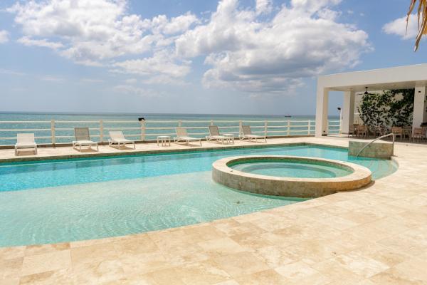 Apartamento de 4 habitaciones frente al mar en farallon