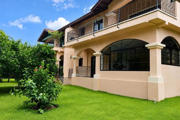 Spacious furnished ground floor apartment in valle