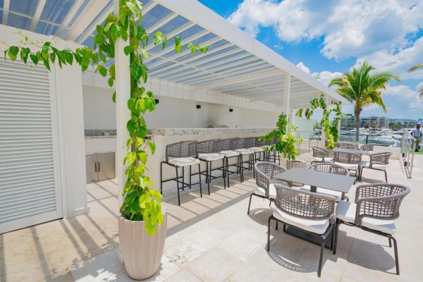 Beach club residences, ocean reef island