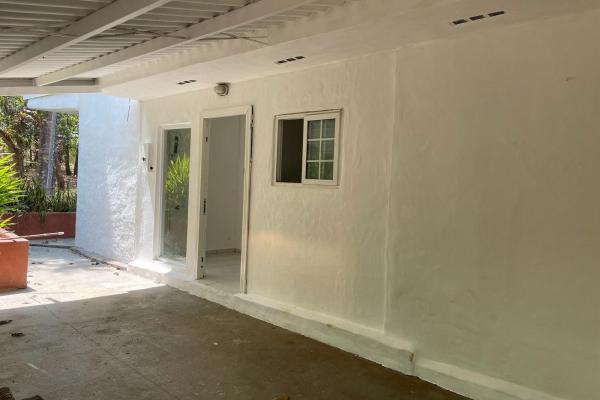 Península with house and ocean access