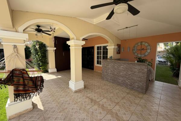 House for sale in villa valencia, south coast