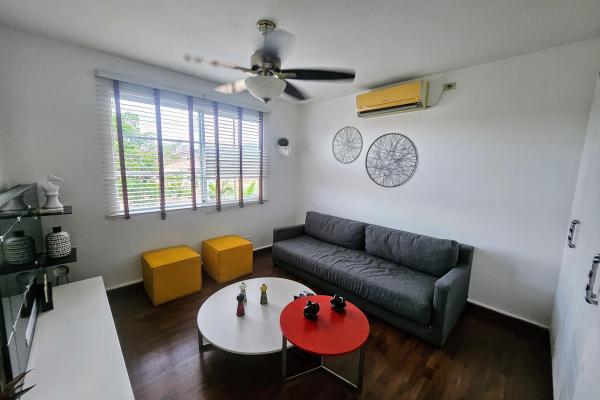 Venta de casa unifamiliar en fuente del fresno condado del rey remodelada