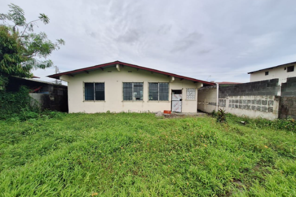 Venta de terreno con mejoras en rio abajo