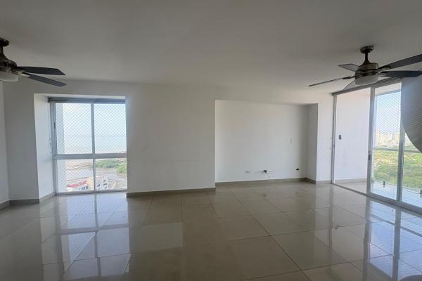 Venta de apartamento en ph bahia del golf, coco del mar