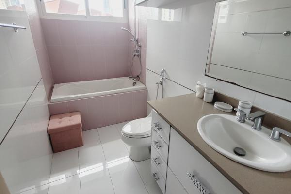 Bargain for sale at edf bahia marbella 1