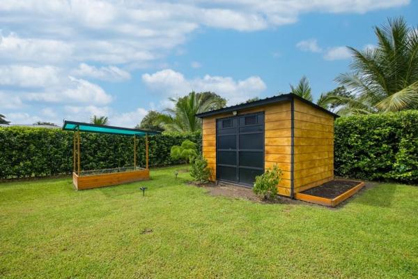 Encantadora casa costera en venta en coco beach, panamá