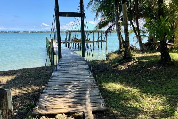 Prime oceanfront estate w/dock & beach, isla colon