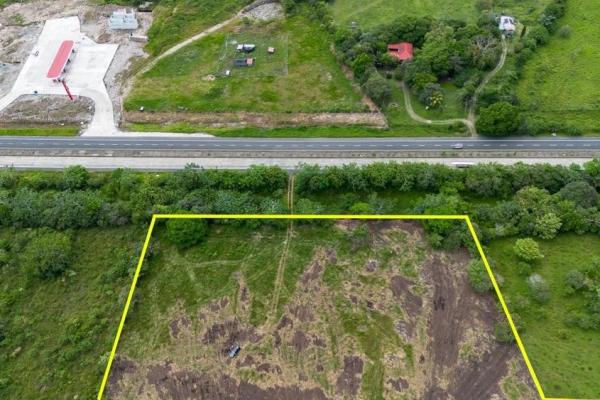 Terreno de 8 hectáreas en venta con acceso a la carretera panamericana.
