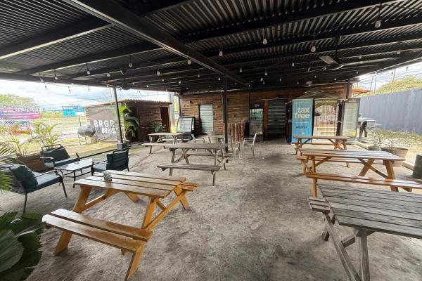 Se vende terreno con mejoras frente a la panamericana