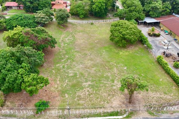 Land in coronado, within the golf parcel