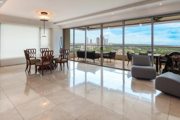 Exclusive condo for sale in santa maria