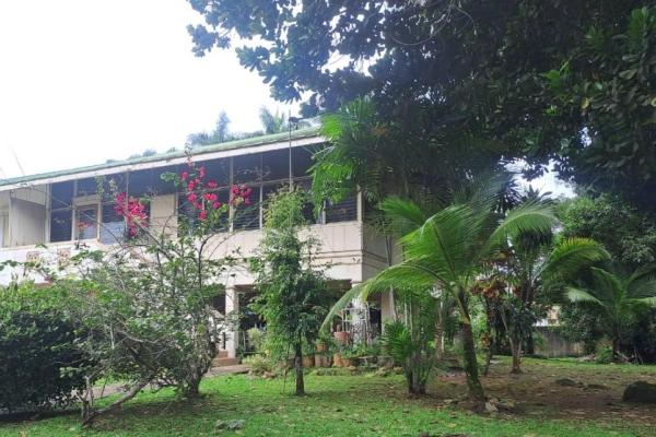 Se vende casa en urbanización balboa con patio delantero y trasero.
