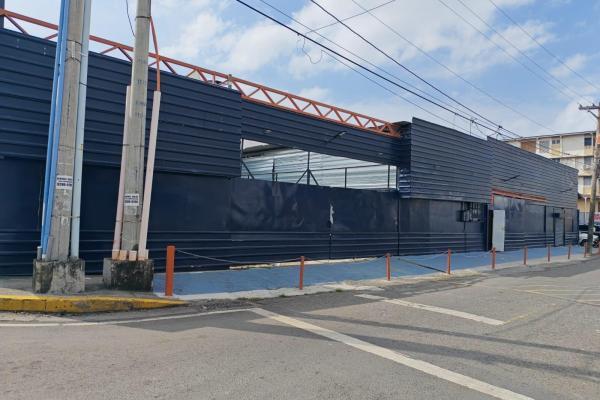 For sale lot / warehouse in chanis