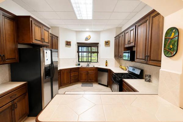 Spacious furnished ground floor apartment in valle