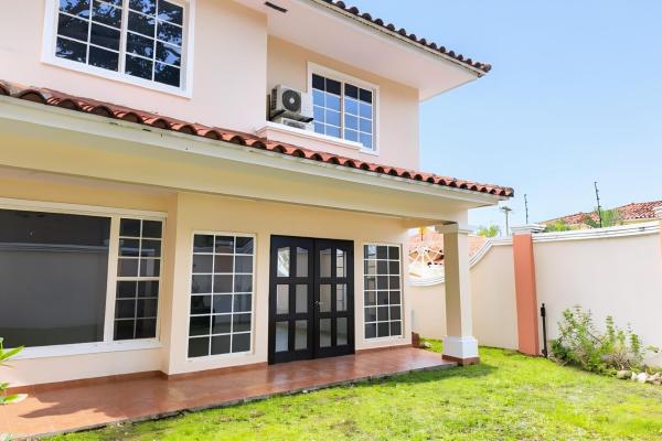 Alquiler de casa unifamiliar en esquina – costa sur, villa valencia