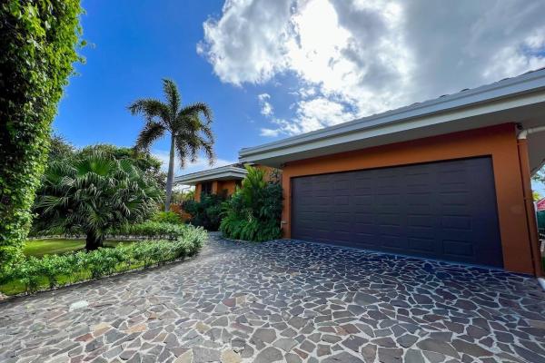 Hermosa casa privada en venta en coronado.