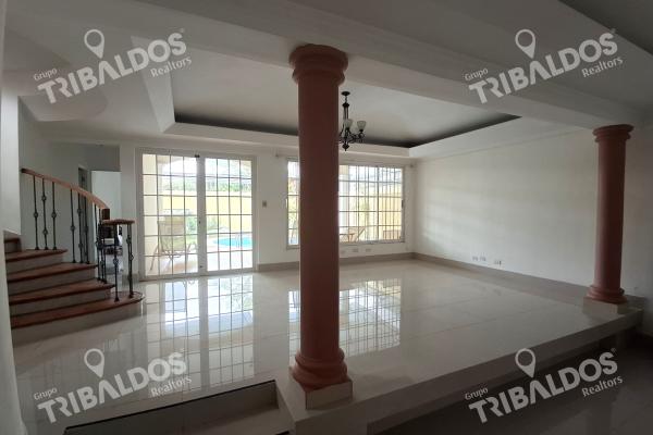 Venta de casa unifamiliar en altos de panamá con piscina