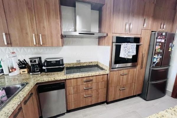 Se vende bonito apartamento frente a la bahia.