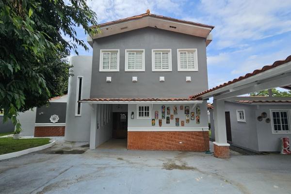 House in coronado with pool and 1000m2 land