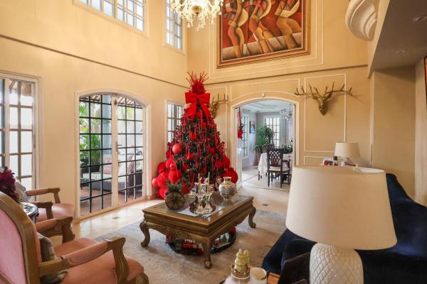 Venta de casa de 2 niveles en altos de panamá