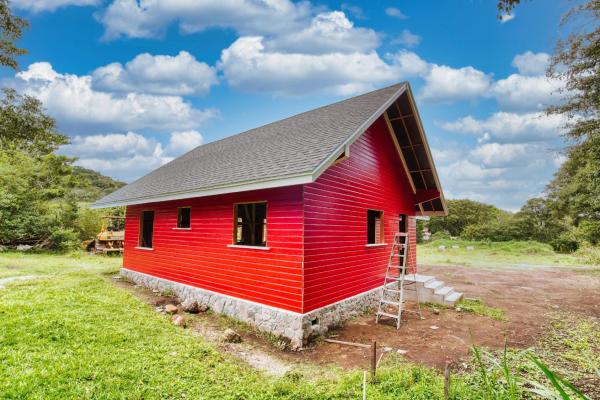 Casa nueva de madera en preventa en volcán, chiriquí