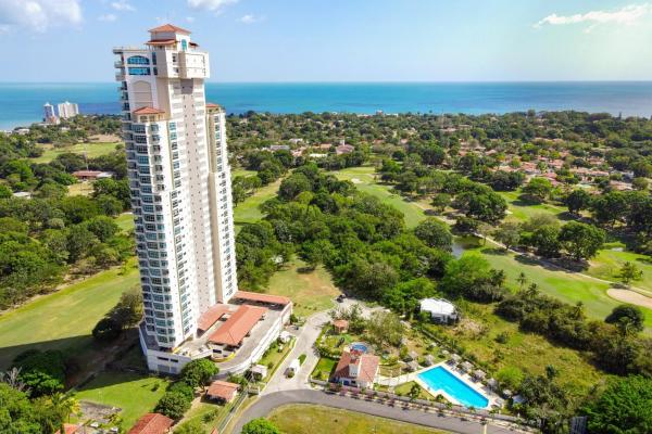 Apartamento en el 8vo piso en coronado golf tower